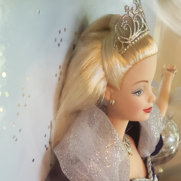 2000 Millennium Barbie - Picture 10 of 16